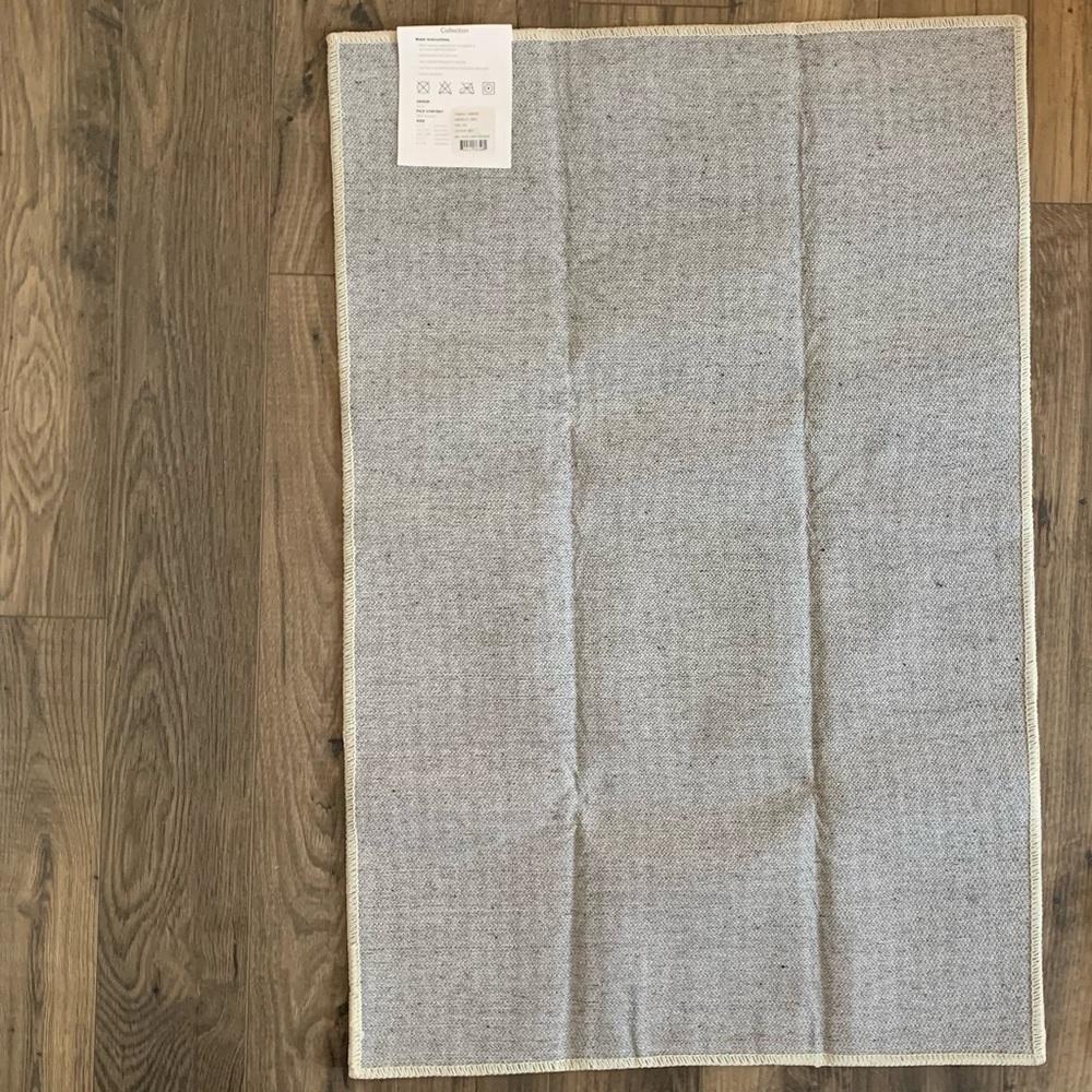 Small Floral Area Rug - Picture 3 of 4